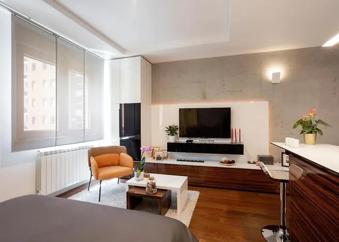 Leo Modern Urban Stay, Self Check-In, Free Garage