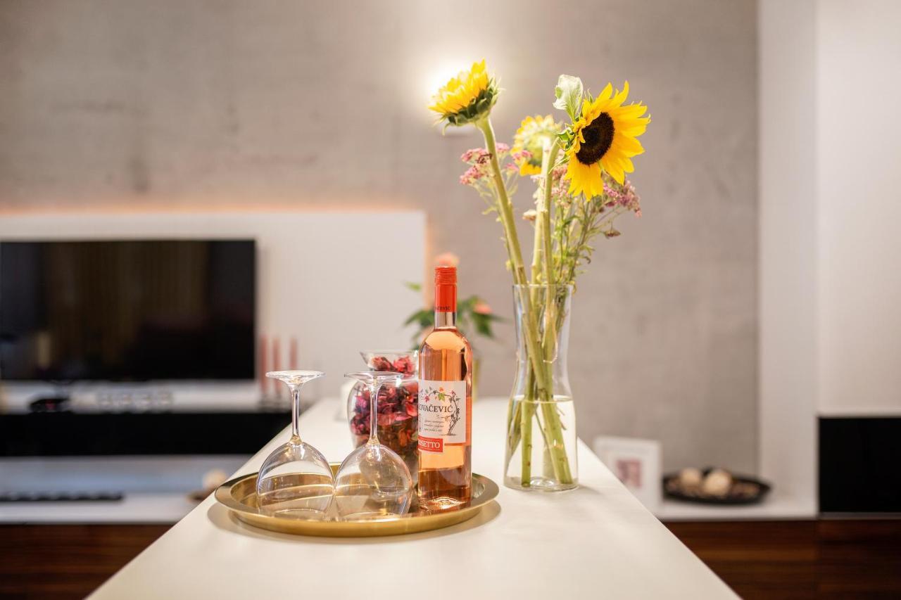 Leo Modern Urban Stay, Self Check-in, Free Garage Apartment