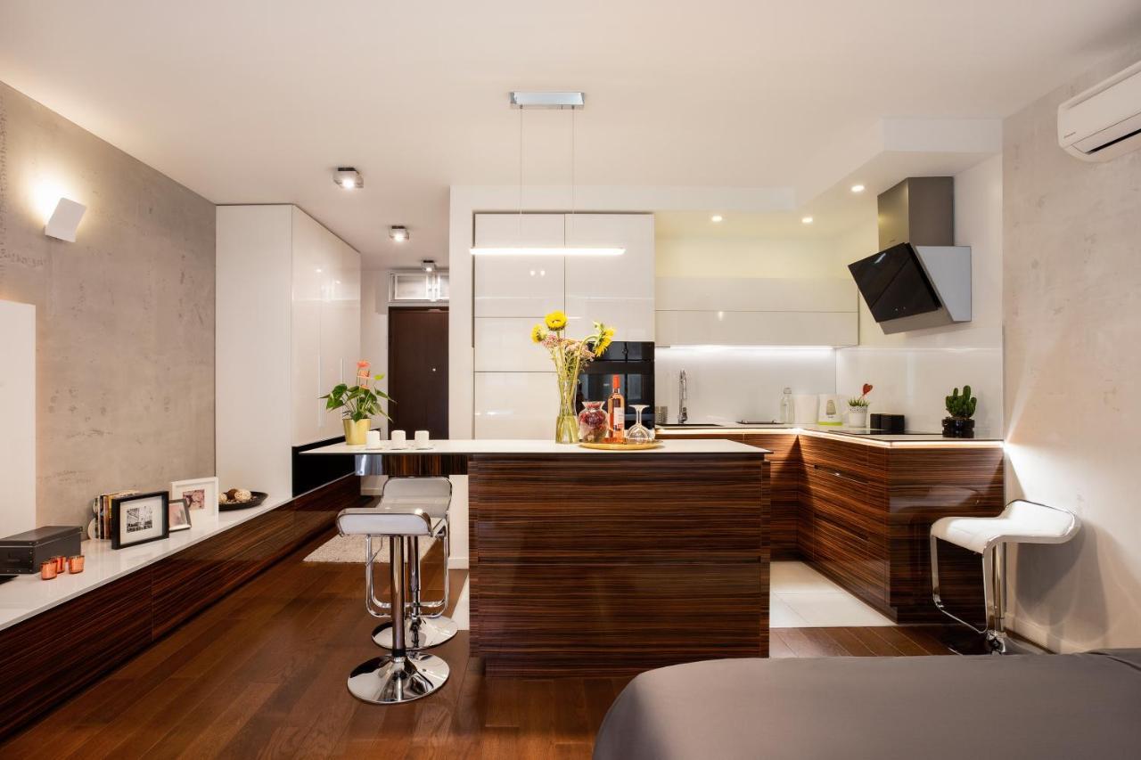 Leo Modern Urban Stay, Self Check-in, Free Garage Apartment Belgrade