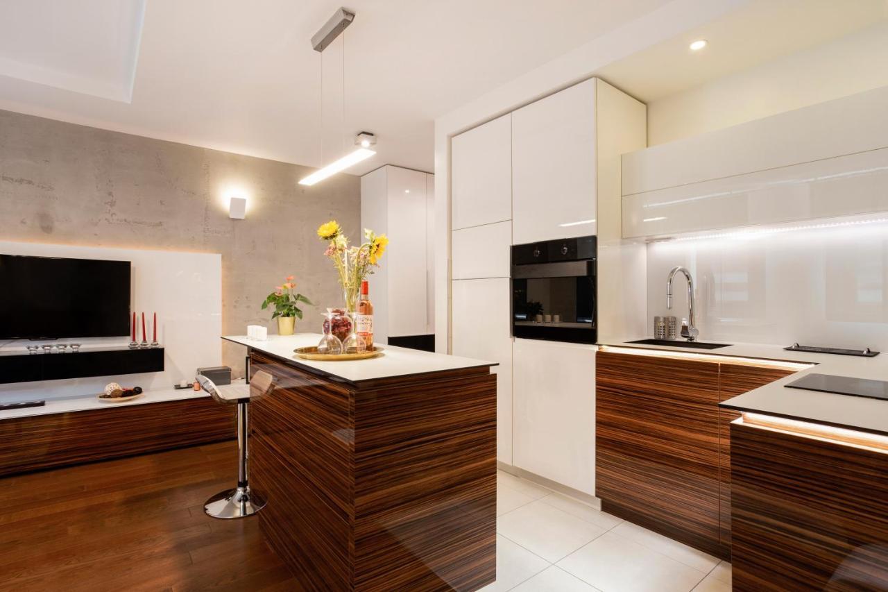 Leo Modern Urban Stay, Self Check-in, Free Garage Apartment