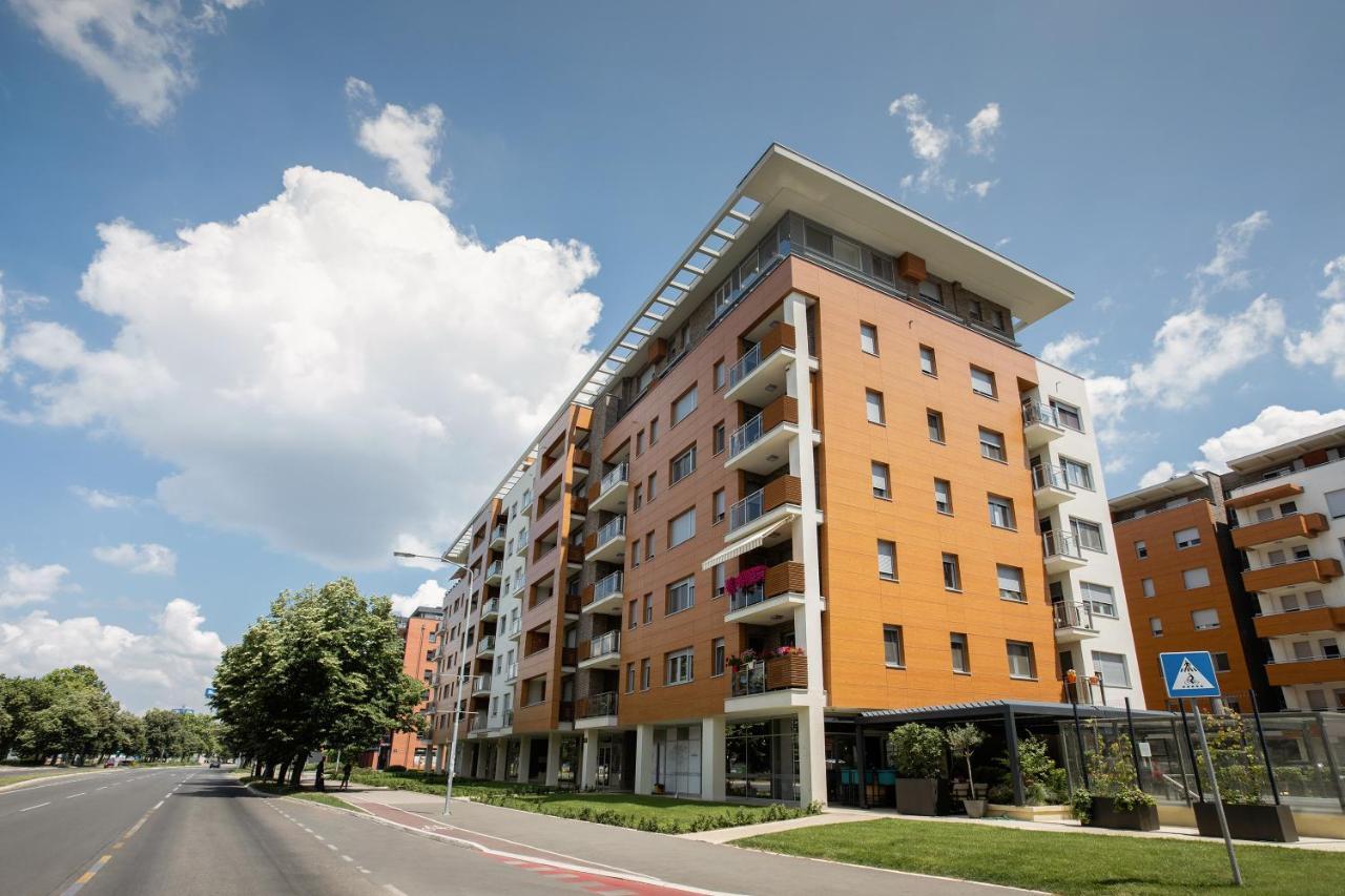 Leo Modern Urban Stay, Self Check-in, Free Garage Apartment